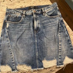 Hudson women’s denim distressed skirt size 31